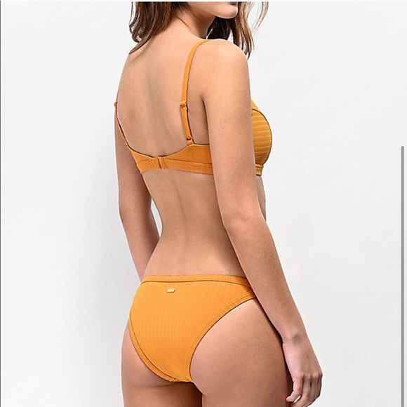 NWT Roxy ribbed swim bottoms - Picture 4 of 5